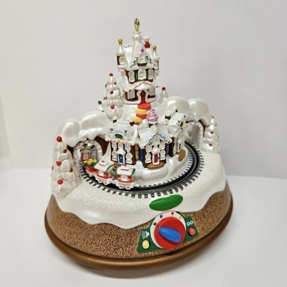 Hallmark Keepsake Magic Motion Rock Candy Railroad Ornament Lights Sound 2006